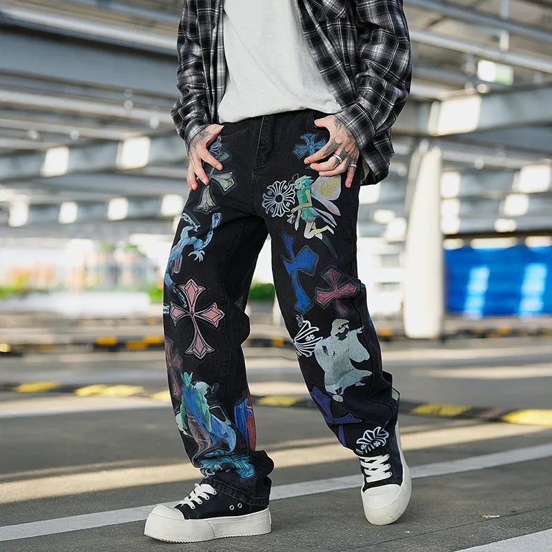 P300 💰 (top version) chrome hearts ss25 black elf print jeans. Styles with different wash textures, very friendly to people with thin legs and thick legs. The slightly flared version is very flattering to the leg shape. The moderate length will never go out of style. It can be matched easily and casually. It is the basis of various styles. It is a must-have in the wardrobe! The fabric is stiff but also makes the upper body soft without losing texture. The washing process is even more perfect. It is a must-have item for everyone! ! !  Color: black Size: 30-32-34-36 30 32 34 36 Waist circumference 80 85 90 95 Sitting circumference 105 110 115 120 Foot opening 46 47 48 49 External length 102 103 104 105